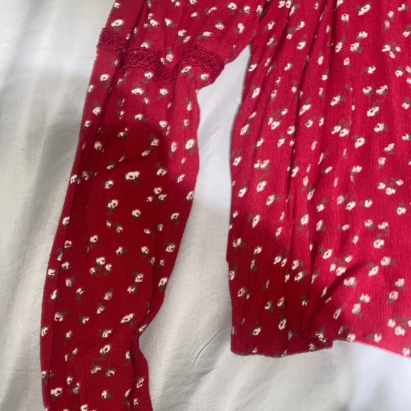 Flowing Hollister Blouse - Picture 3 of 4